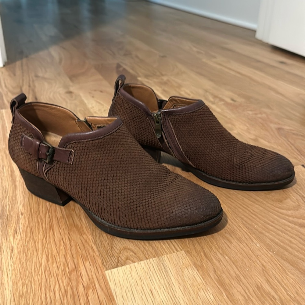 Bussola Ankle Boots